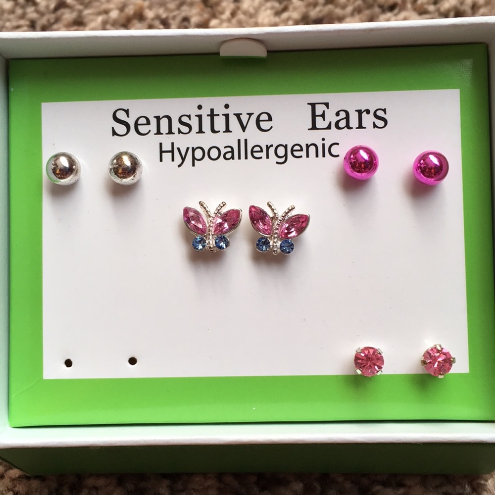 NIB girls sensitive ear stud earrings - set of 4